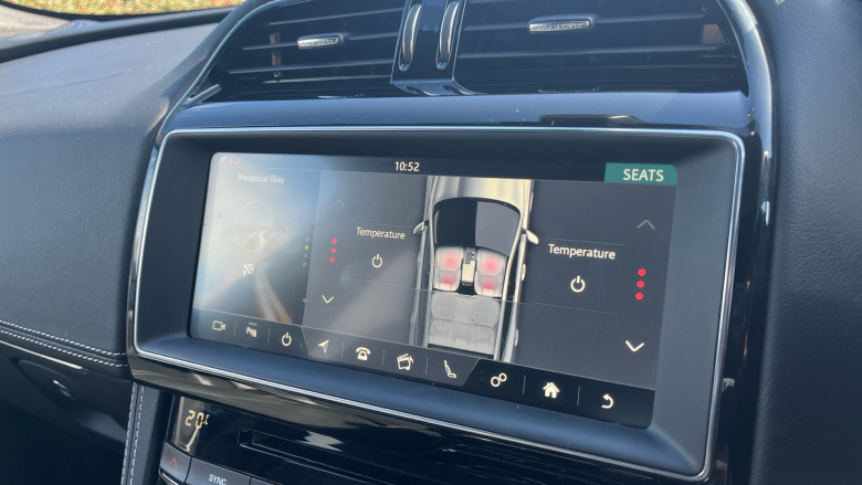 Jaguar F-Pace 2.0d [180] Chequered Flag 5dr Auto AWD Diesel Estate